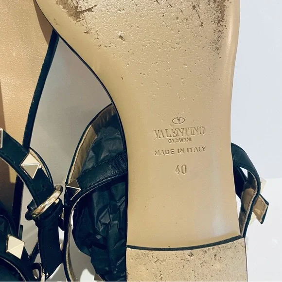 VALENTINO GARAVANI ROCKSTUD BLACK FLAT THONG SANDALS. - Picture 16 of 16